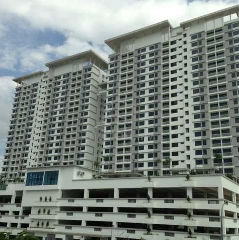 Sky Gardens Residences - Master bedroom for rent 1
