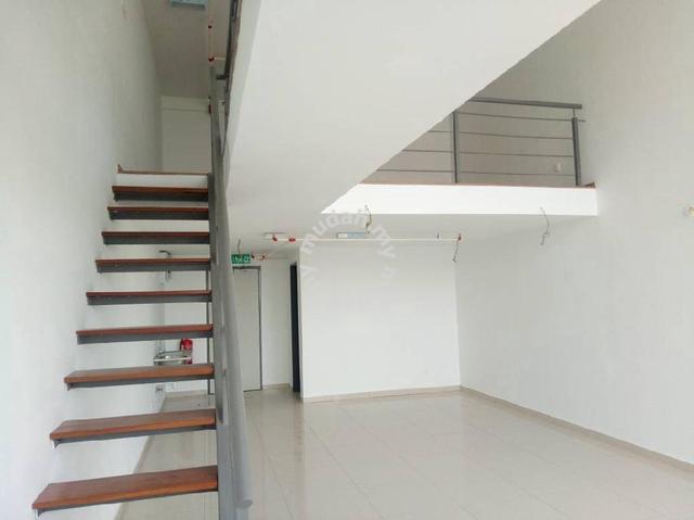 Office/Soho Pinnacle PJ (near Hilton) Facing Main Road Office / Duplex 1