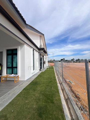 Gated Guarded Single Storey Semi D extra land nr Ayer Keroh Melaka 1