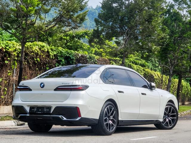 DEC 2023 BMW 750e xDrive (G70 Local CAR KING 6k KM - 4