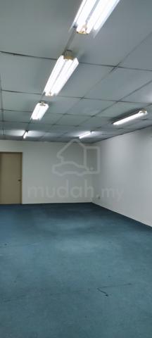 2nd floor Office to let. Good location. Hero nearby. 1