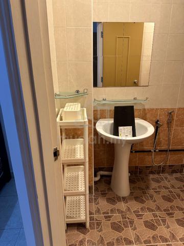 Kl town Jln Kuching via Kepong room w bathroom 1