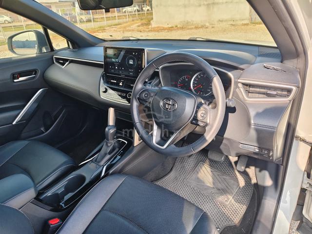 2022 Toyota Corolla Cross 1.8 V F/Service Like New - 4