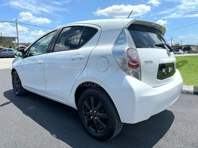 2013 Toyota PRIUS C 1.5HYBRID(A)BLACKLIST CAN LOAN - 2
