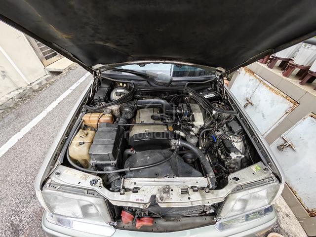 Original Masterpiece Mercedes Benz W124 E220 - 2
