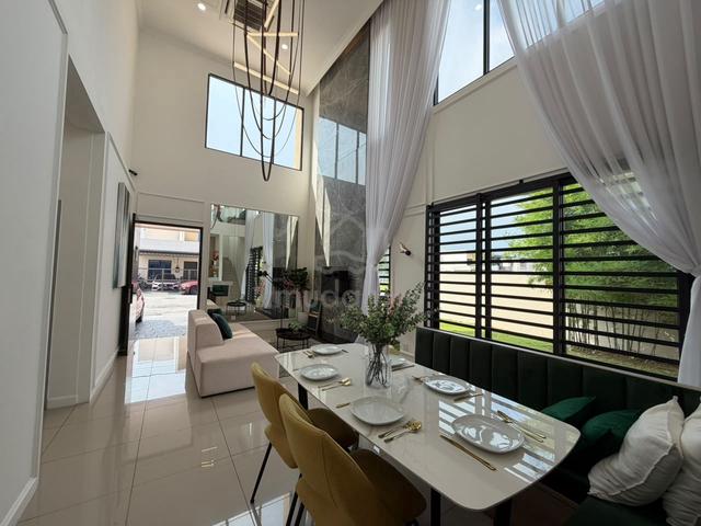 【 European Township 】LA CASA LUNAS VILLA -1.5 Storey Zero Lot Bungalow 1