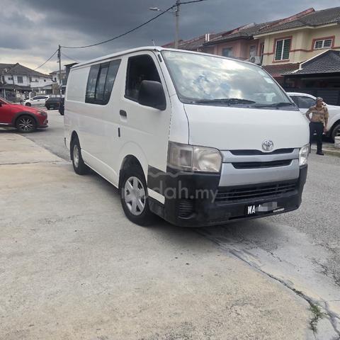 2014 Toyota HIACE 2.5 (M) green engine Panel Van - photo 4 of 6
