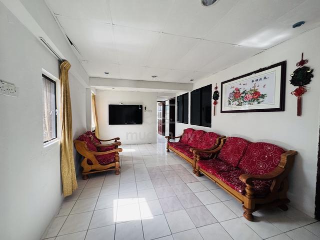 For Rent: Spacious 3rd-Floor Unit at Jalan Ban Hock – Prime Location 1