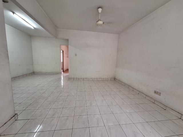 2 Sty House Flat Level Living & Kitchen @ Taman Midah Cheras 1