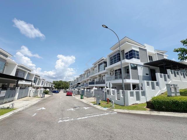 2.5 Storey/ Imperial Jade/ Masai/ Bandar Seri Alam/ Low Downpayment 1