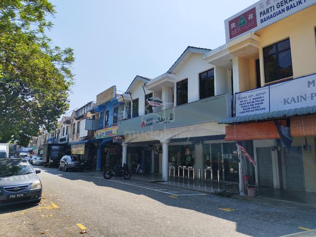 Shoplot beside Main Road.  1
