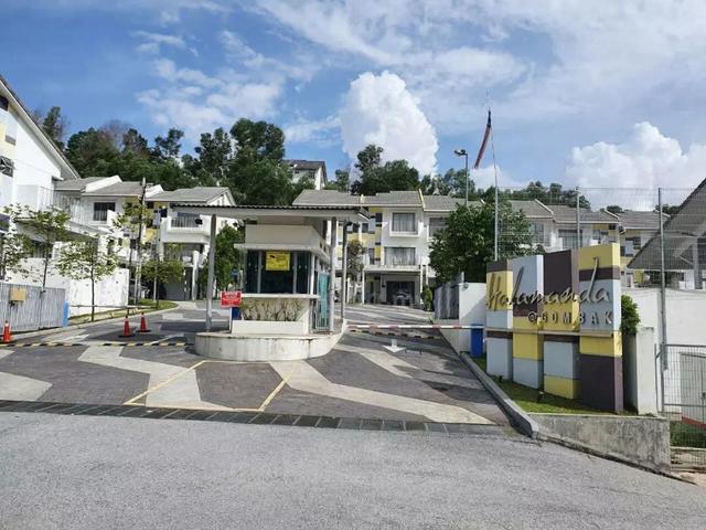 HALAMANDA GOMBAK Gated & Guarded 1