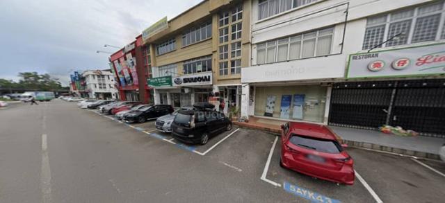 Nusa Bestari Facing Main Road  Three Storey Corner Shop Lot Kedai 1