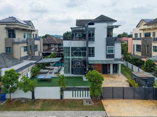 Kristal Court 3-Level Bungalow in Section 7 Shah Alam 1