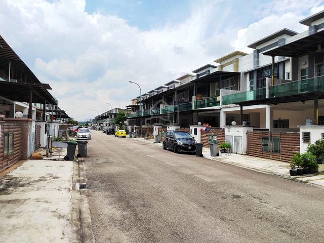 Jalan Jaya Putra 5/xx La Garden JP Perdana Double Storey Terrace House 1