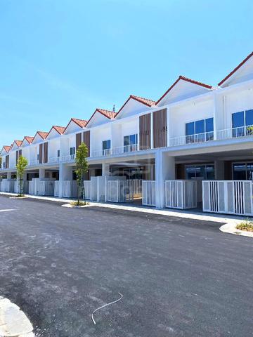 Viluxe Batu Kawan terrace house. New! 1