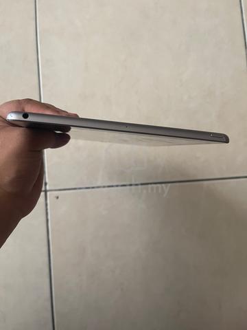 Ipad 6th Generation - photo 4 of 6