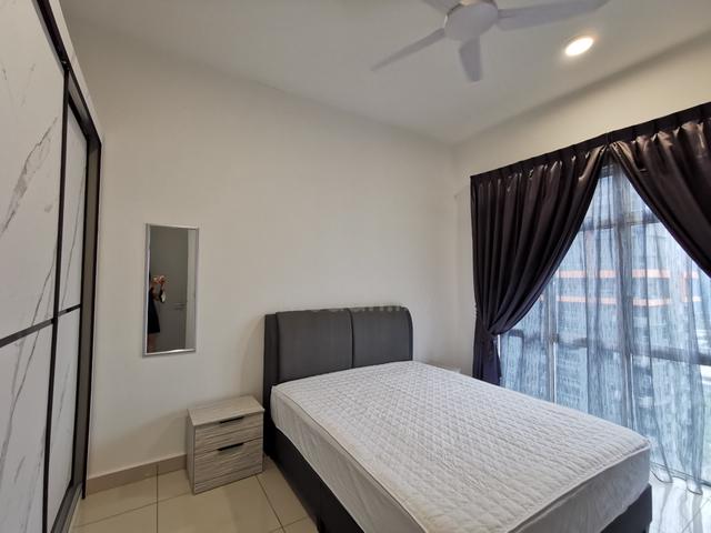 Common Room for Rent at Skysuites, walking distance to CIQ 1