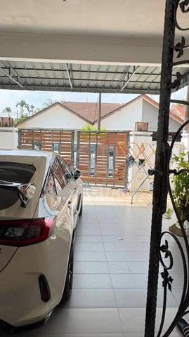 Taman Molek ( 1.5 Storey House ) Unblock View 1
