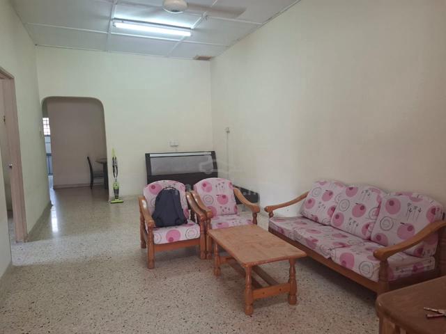 single storey 3 bedroom end lot for rent 1