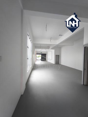 Bintang Ria 2 Storey shoplot for rent facing road near keladi cendana 1