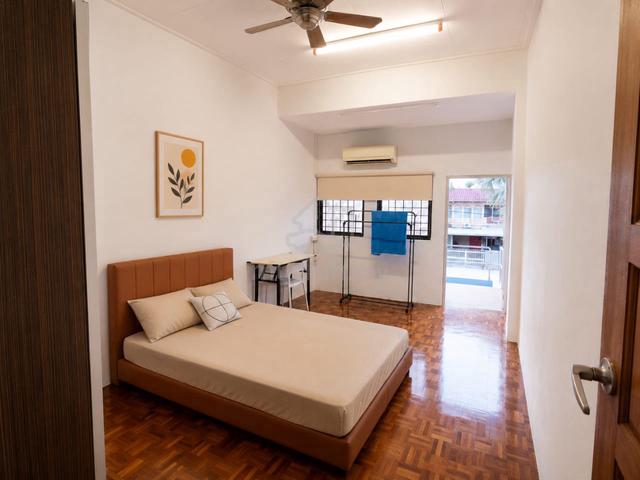 Peria, Chai Leng Park (Balcony Room) 1