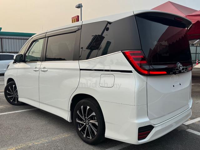 2023 Toyota NOAH 2.0 SZ (A) - 4