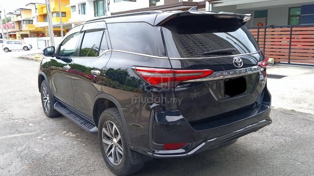 2018 Toyota Fortuner SRZ 2.7V TRD Sportivo 7Seater - 4