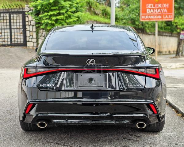 WHITE INTERIOR RARE 2022 Lexus IS300 2.0 F-SPORT - 4