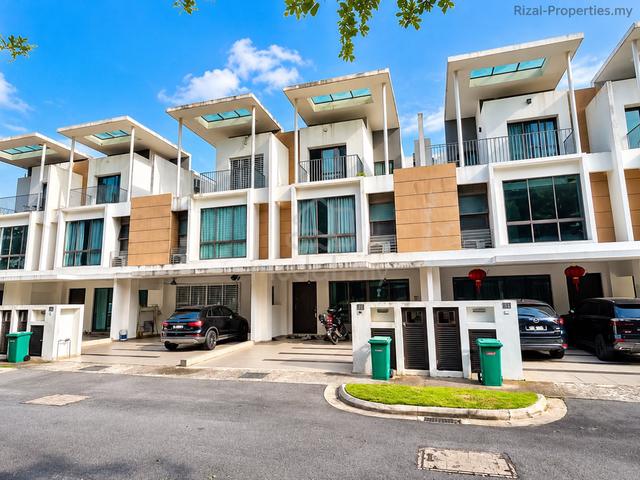 3 Storey Superlink Lake Point Residence Cyberjaya BELOW MARKET🔥 1