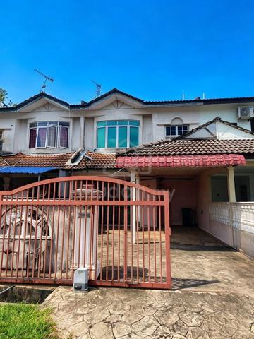Taman Bidara Seremban 4R3B Large Master bedroom for rent 1