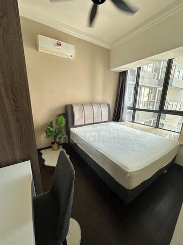 CIQ near luxury and spacious room (on top R&F Mall) for rent 1