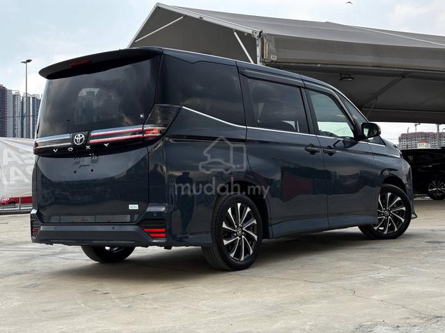 PERFECT Toyota VOXY 2.0 S-Z (7 SEATERS) LOWMIL - 4
