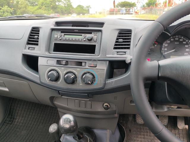 2013 Toyota HILUX 2.5 VNT SINGLE CAB 4X4 (M) OFFER - 5