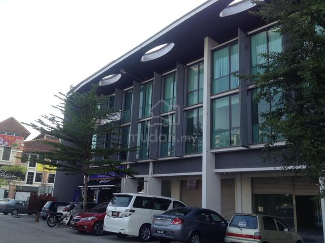 Bay Avenue 2nd floor Shop Lot| Prime Location, Facing Main Road| 1