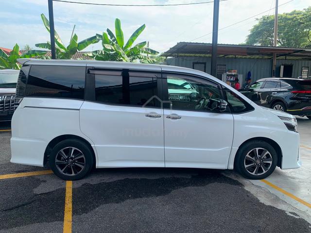 2021 Toyota VOXY 2.0 ZS KIRAMEKI III (A) - 2