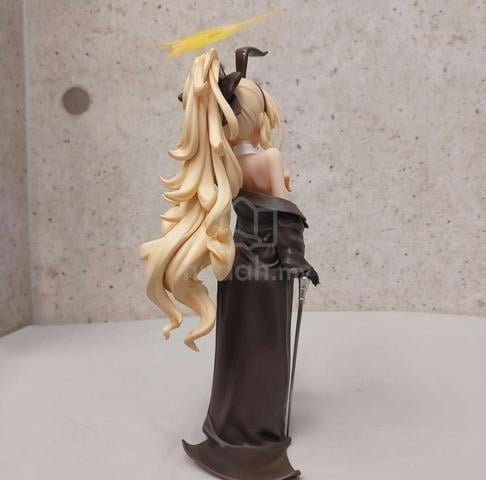 Blue Archive Smug Professor 23cm Painted Figure - photo 5 of 6