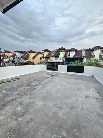 Perling/ Taman Permata/ 2.5 storey/ 4+1 bed 3 Bath 1