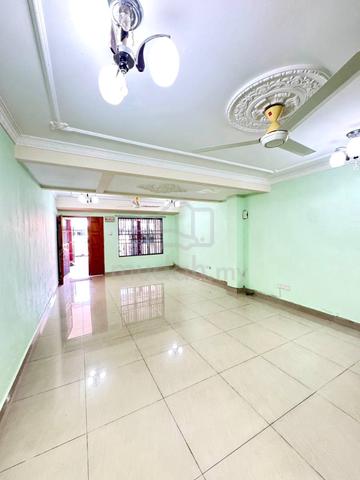 FREEHOLD Double Storey unit at Jalan J, Taman Melawati 1