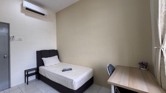 Middle Room for 𝐌𝐚𝐥𝐞, Angkasa Condominium @ Taman Connaught 1