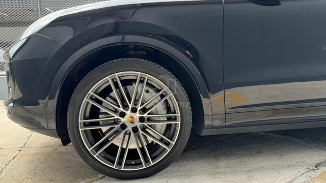 2019 Porsche Cayenne Turbo 4.0 V8 (A) UK SPEC - 3