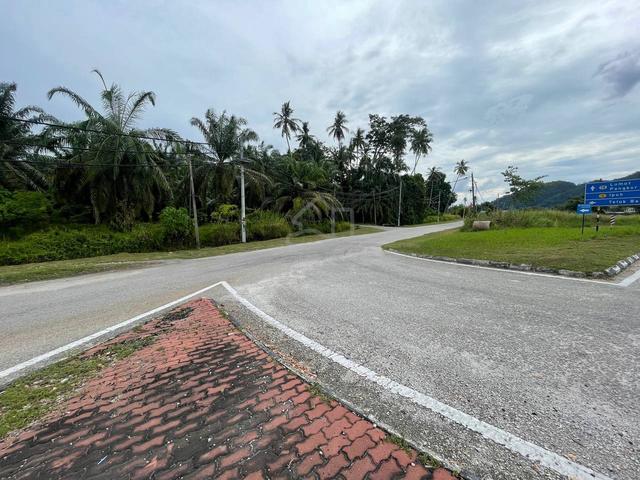 [For Sale] Manjung Tanah Tepi Jalan Utama Arah Lumut 1.7 Ekar 3