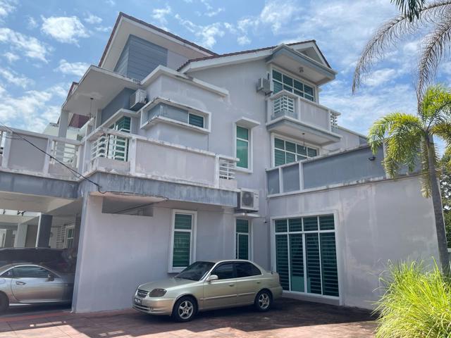 2.5 Storey Terrace Corner House with Big Compound 1