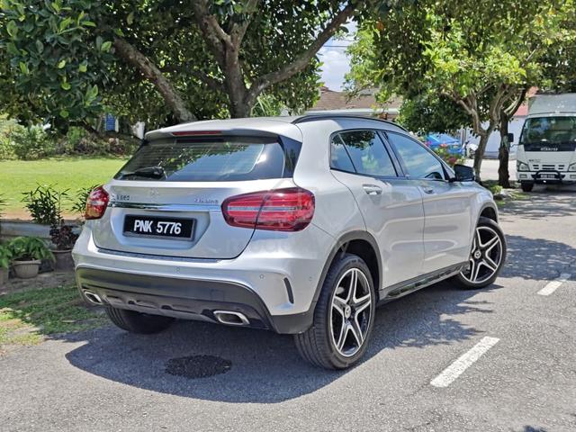 ON THE ROAD 2017 Mercedes Benz GLA250 AMG 2.0 - 5