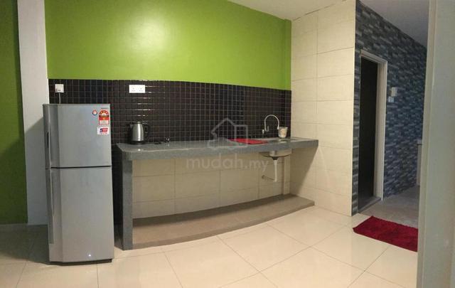 Double Storey Shop 5 Rooms Upstairs ,Facing Main Road ,ROI 5.6%  728K 5