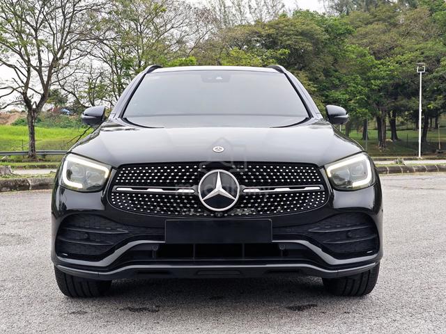 Mercedes Benz GLC300 2.0 4MATIC AMG - 4