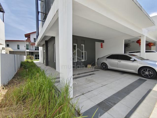 Kolombong Taman Damaisari Inter Corner 3 Storey Terrace For Sale 1