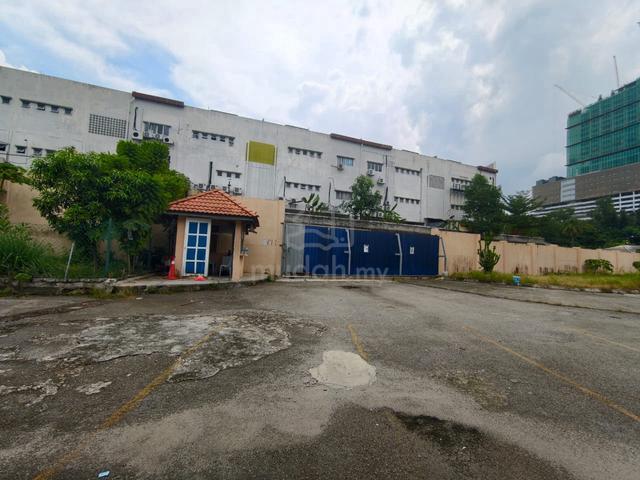 Big single storey warehouse/factory for rent 1