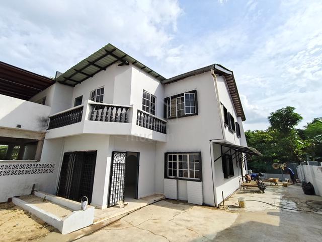 Near Johor Specialist 1