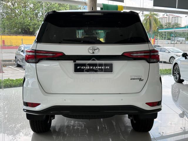 [Rebate 33k Pre Reg] 2025 Toyota FORTUNER 2.8 VRZ - 4